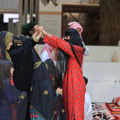 فرق اطفال شعبية
